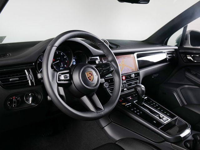 Certified 2026 Porsche Macan AWD/4WD image 4