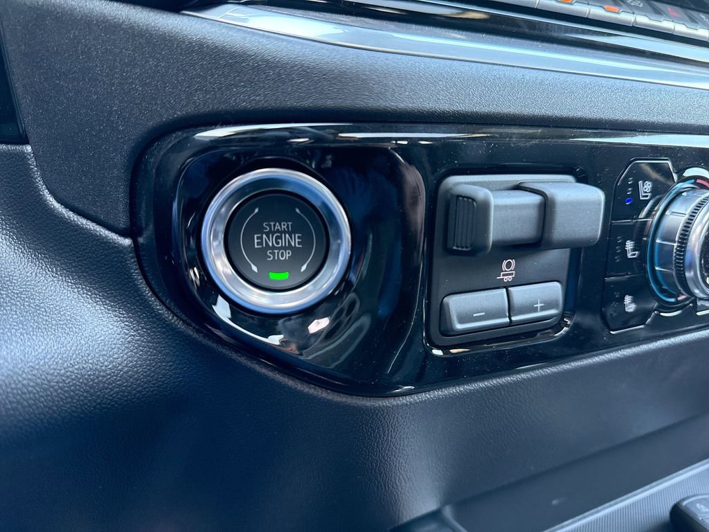 New 2026 GMC Sierra 1500 SLT image 17