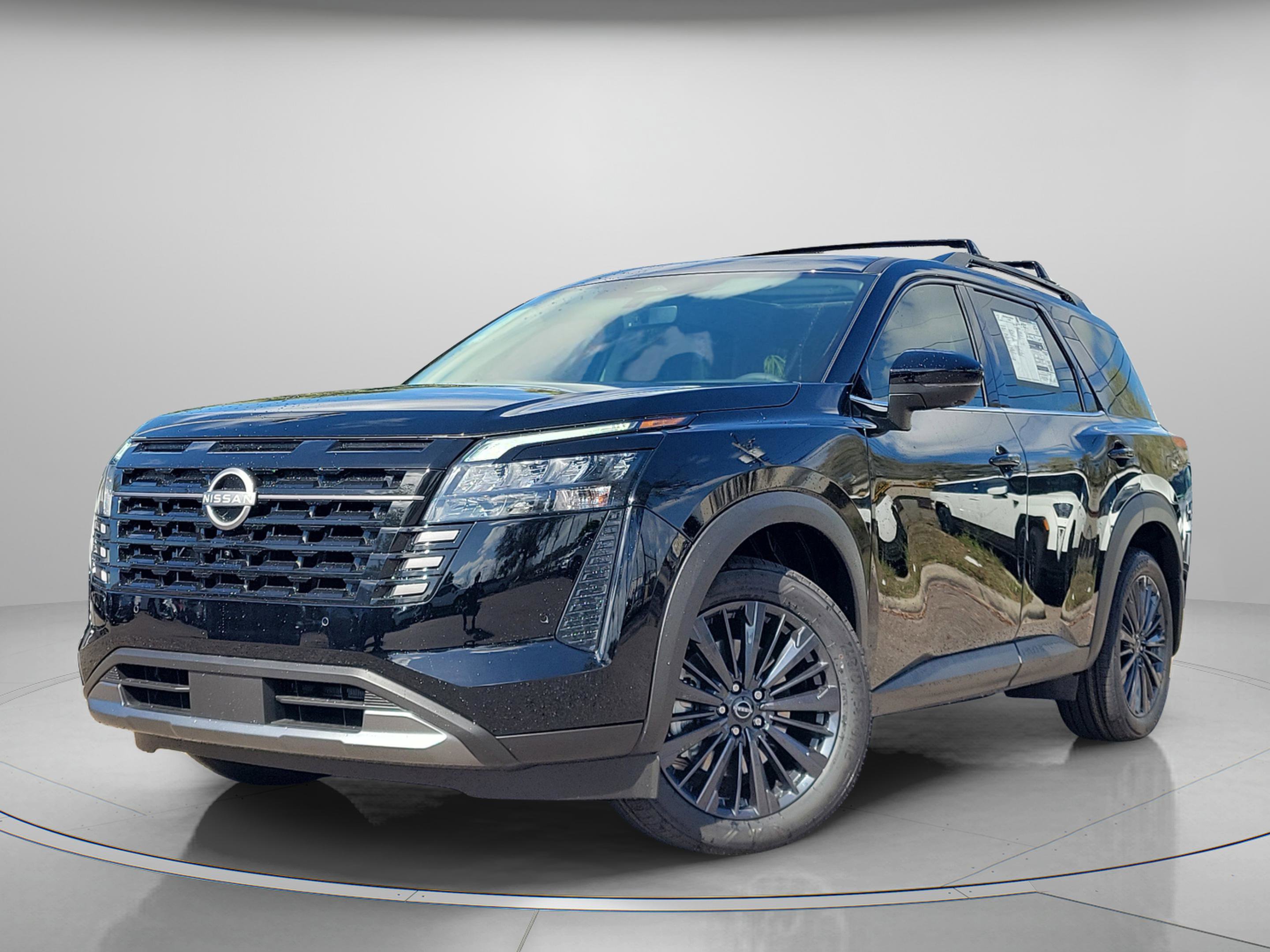 New 2026 Nissan Pathfinder SL image 2