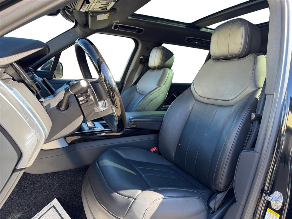 Used 2024 Land Rover Range Rover Long Wheelbase SE image 10