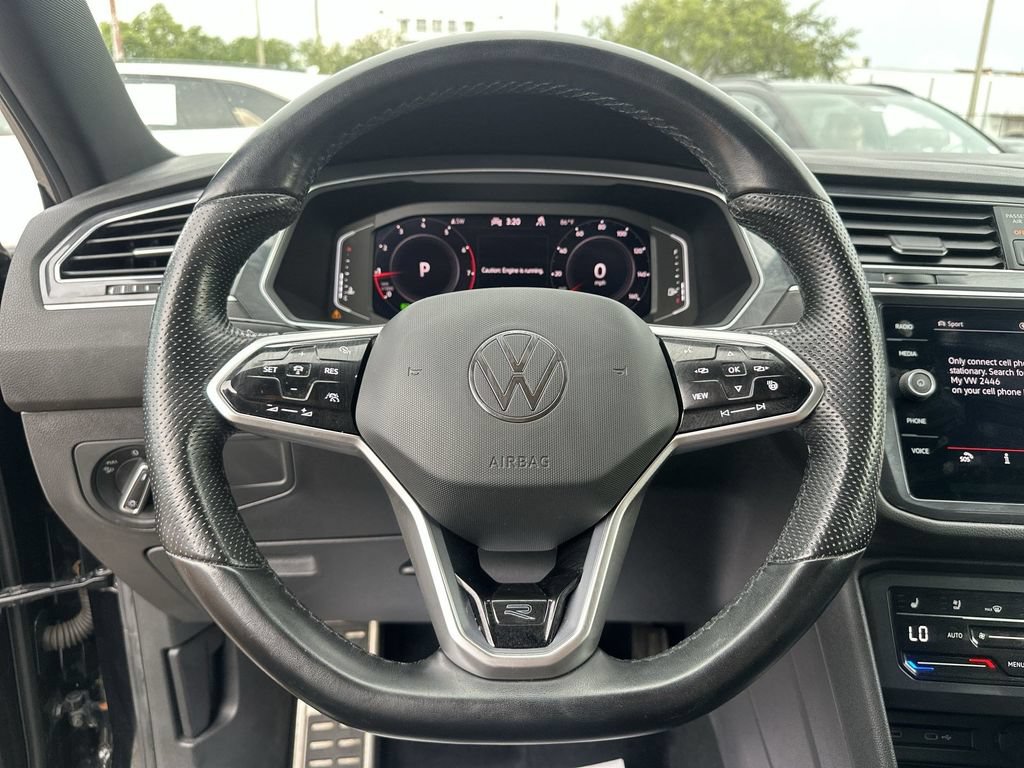 Used 2022 Volkswagen Tiguan SEL R-Line AWD/4WD image 11