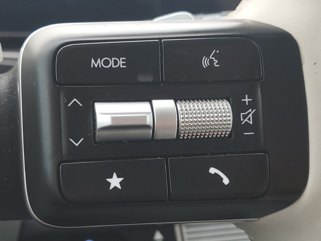 Used 2025 Hyundai Santa Fe SE FWD image 28