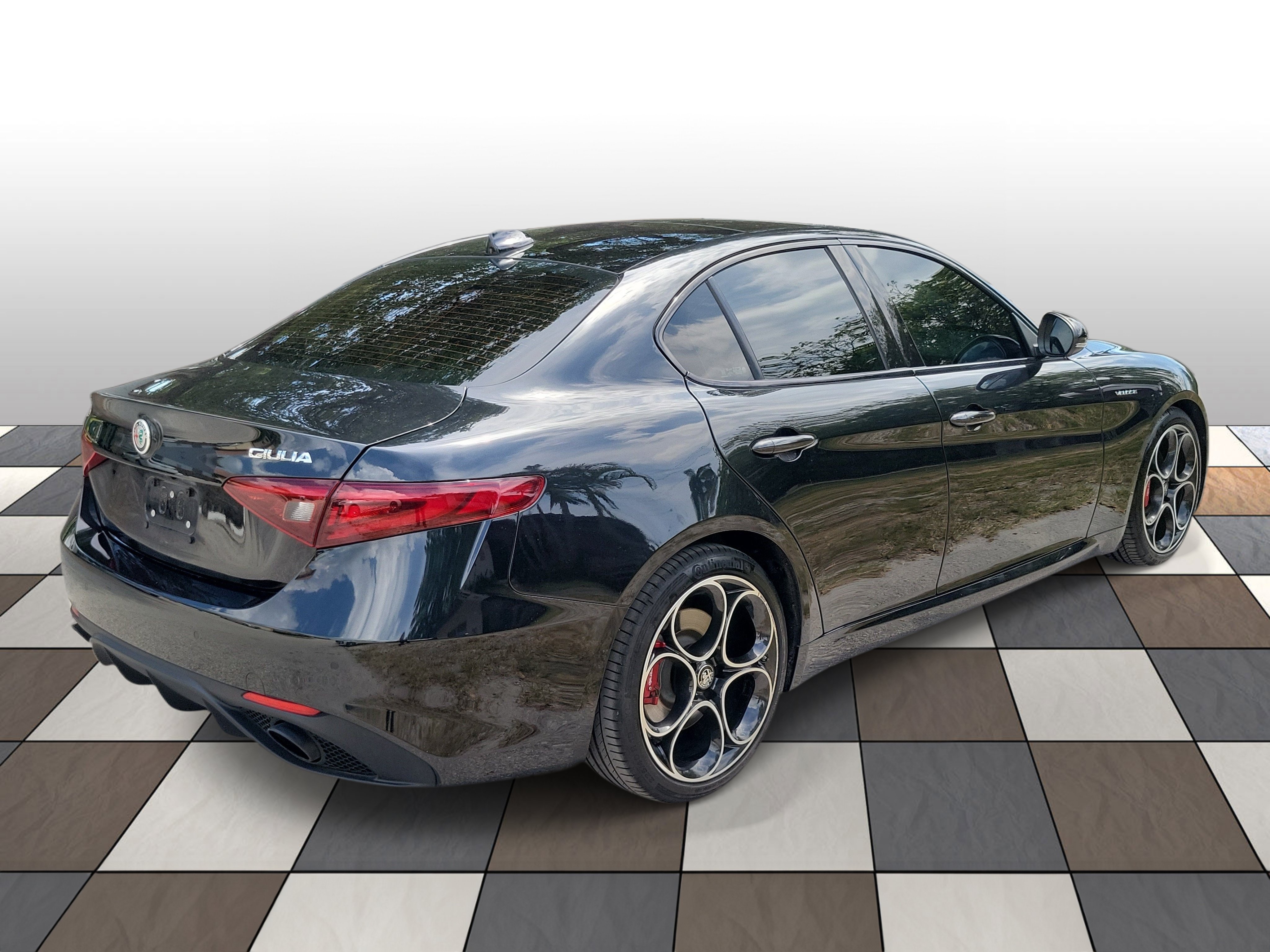 Used 2023 Alfa Romeo Giulia Veloce RWD image 4