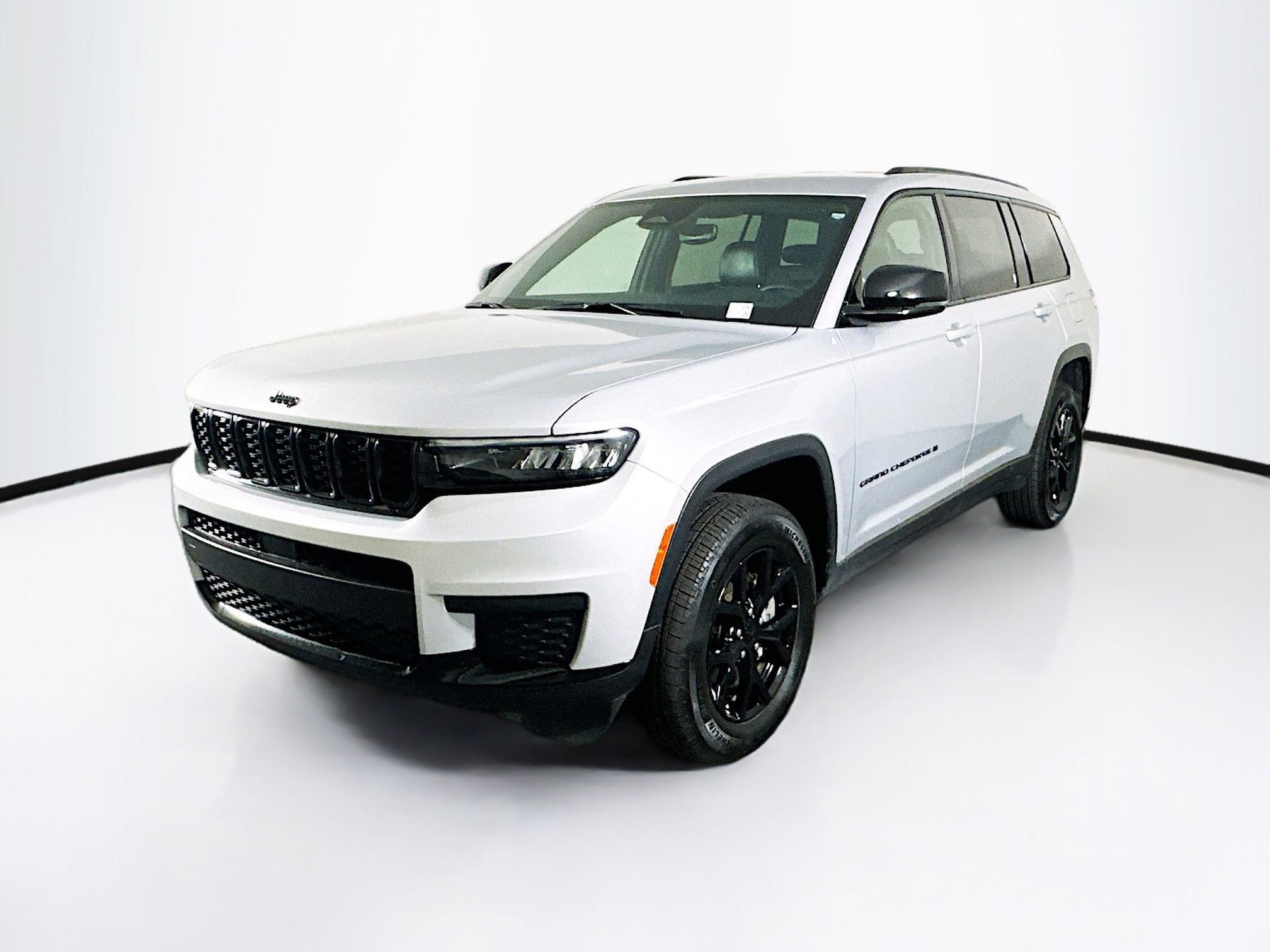 Used 2024 Jeep Grand Cherokee L Altitude image 3