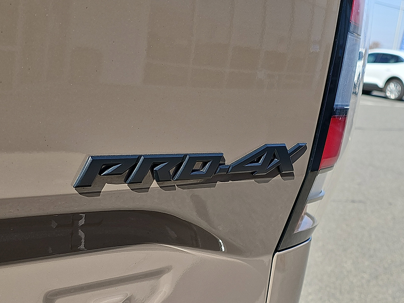 Used 2024 Nissan Frontier PRO-4X w/ Off-Road Protection Package image 32