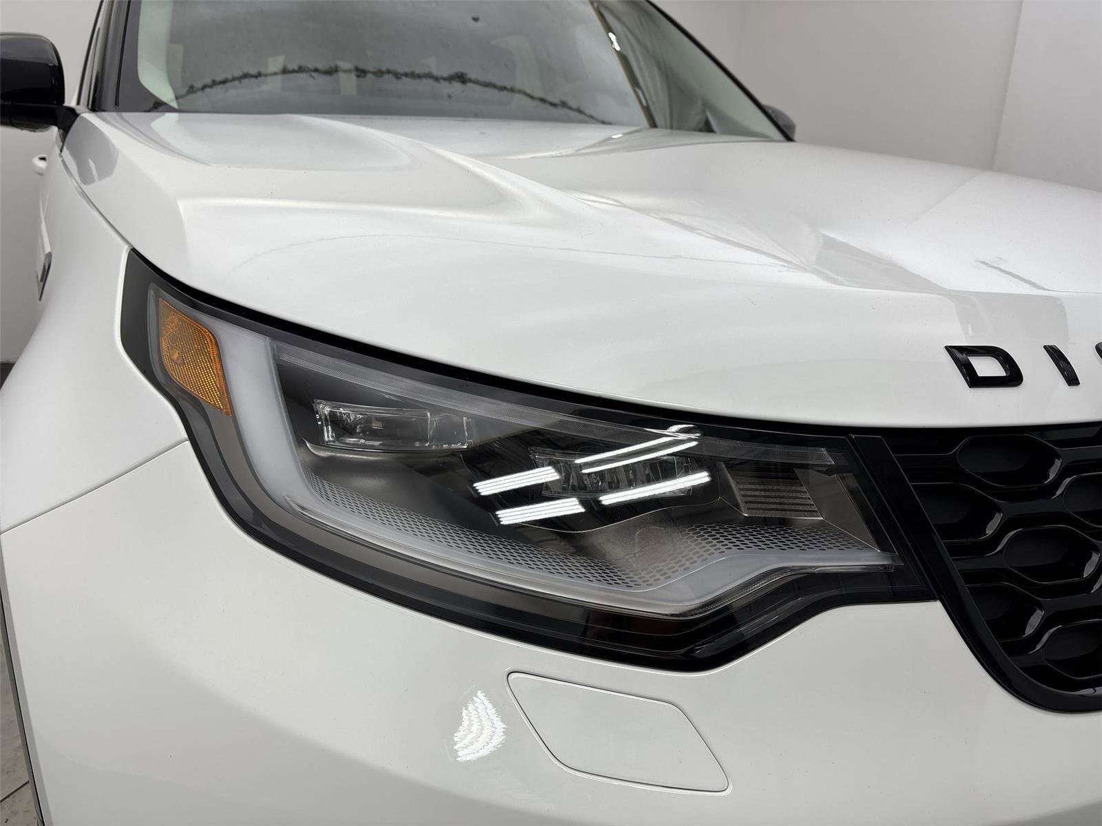 Used 2025 Land Rover Discovery Dynamic SE AWD/4WD image 18