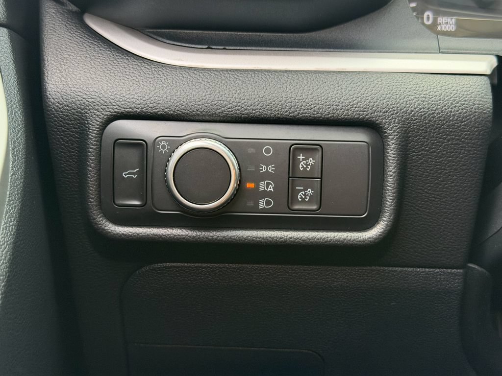 Used 2020 Ford Explorer XLT AWD/4WD image 17