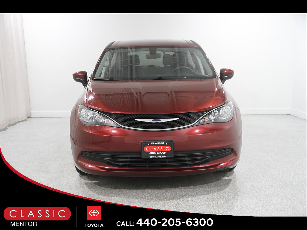 Used 2017 Chrysler Pacifica LX FWD image 2