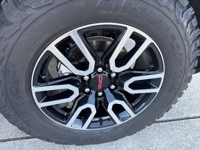 Used 2025 GMC Sierra 1500 AT4 w/ AT4 Premium Package AWD/4WD image 8
