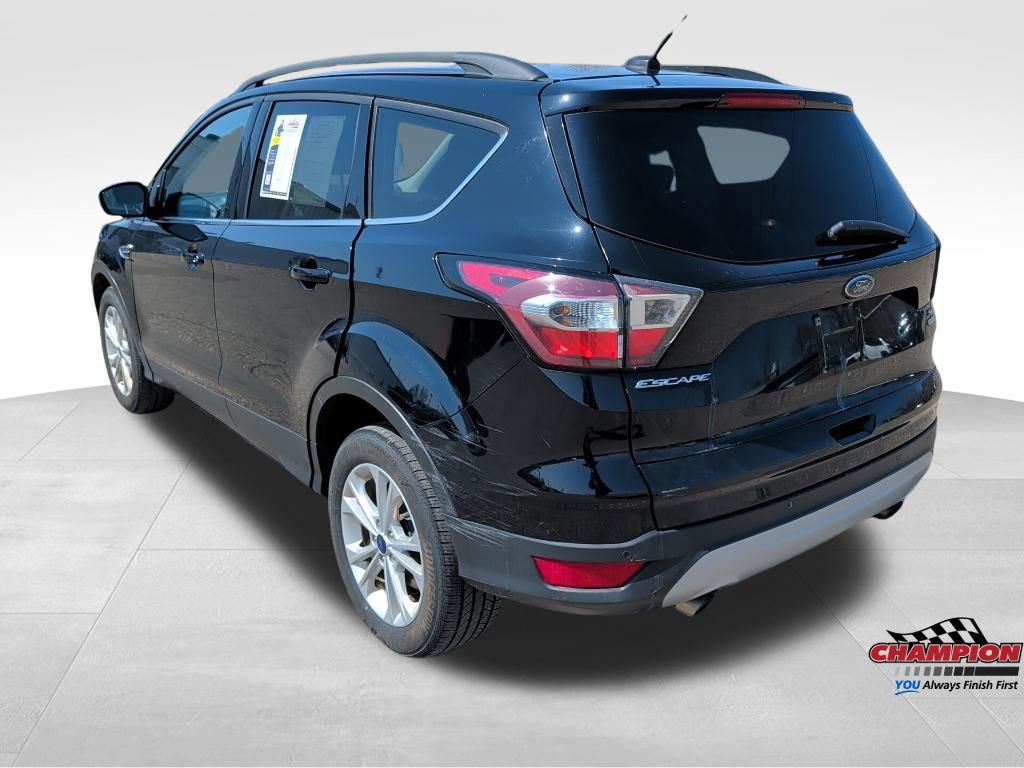Used 2017 Ford Escape SE w/ Equipment Group 201A image 3