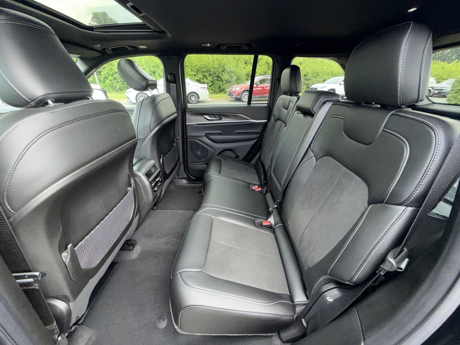 New 2026 Jeep Grand Cherokee Altitude AWD/4WD image 25