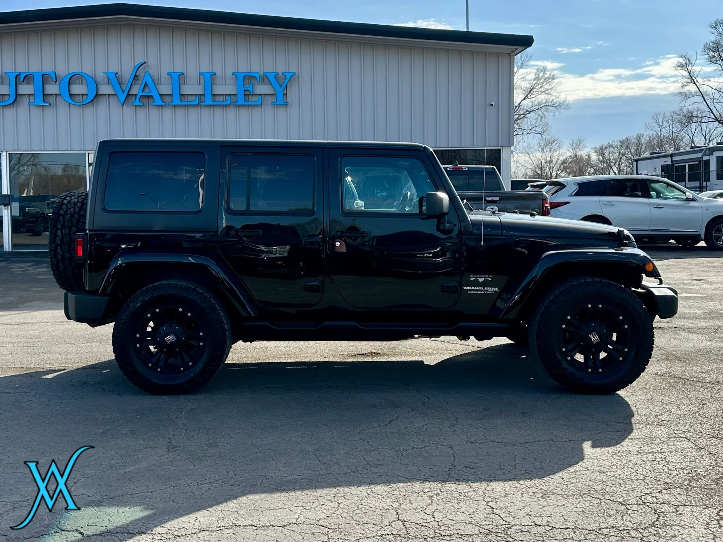 Used 2018 Jeep Wrangler Unlimited Sahara w/ Connectivity Group AWD/4WD image 8