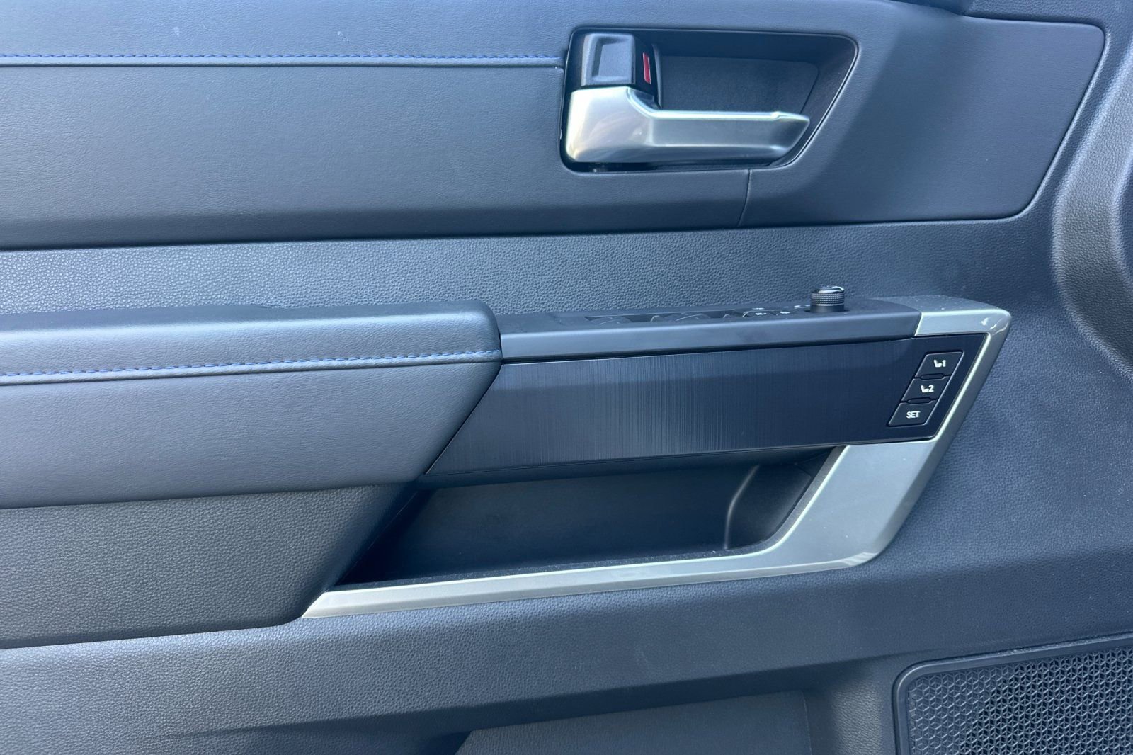 Used 2024 Toyota Sequoia Platinum image 11