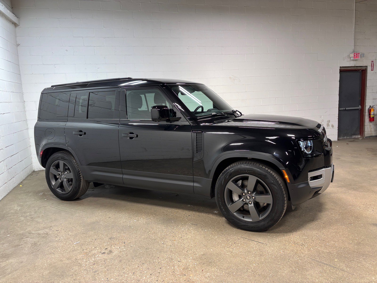 Used 2025 Land Rover Defender 110 S AWD/4WD image 5