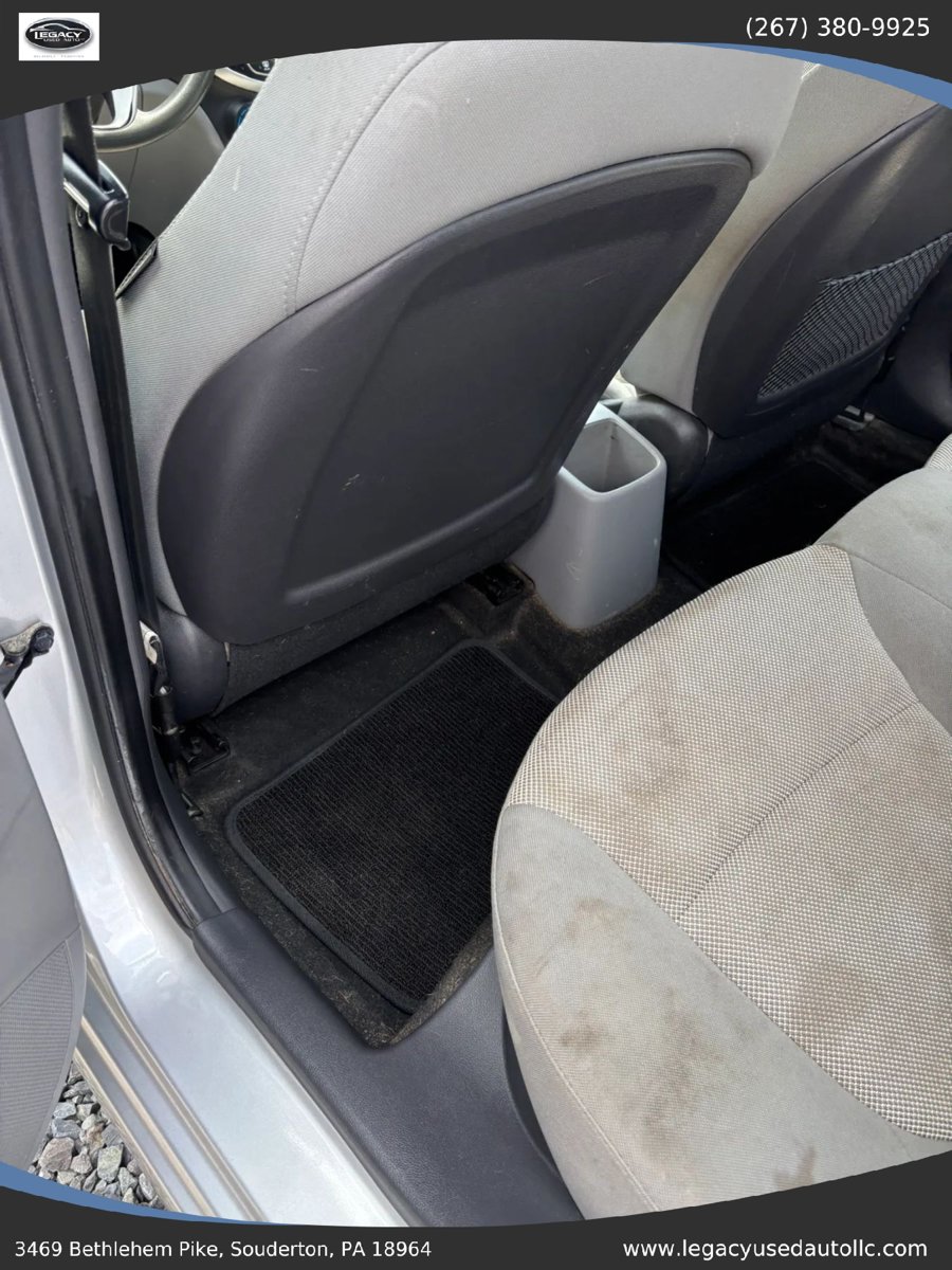 Used 2012 Hyundai Accent GLS FWD image 28