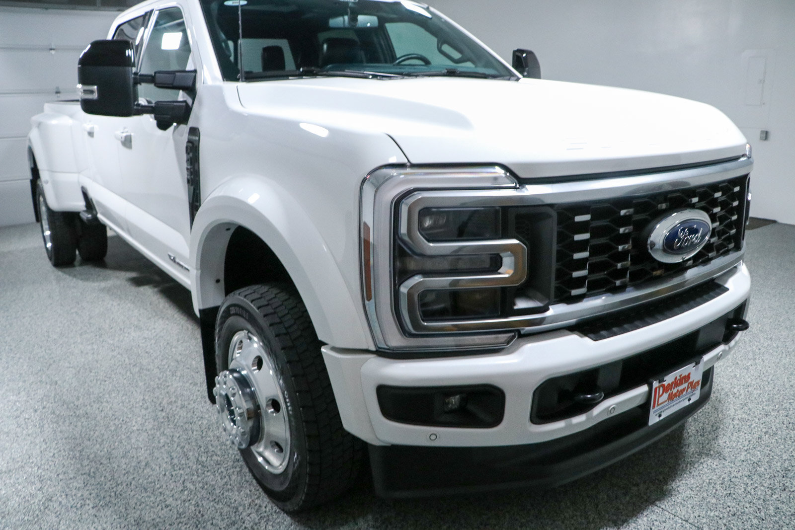 Used 2025 Ford F450 Platinum w/ FX4 Off-Road Package AWD/4WD image 5