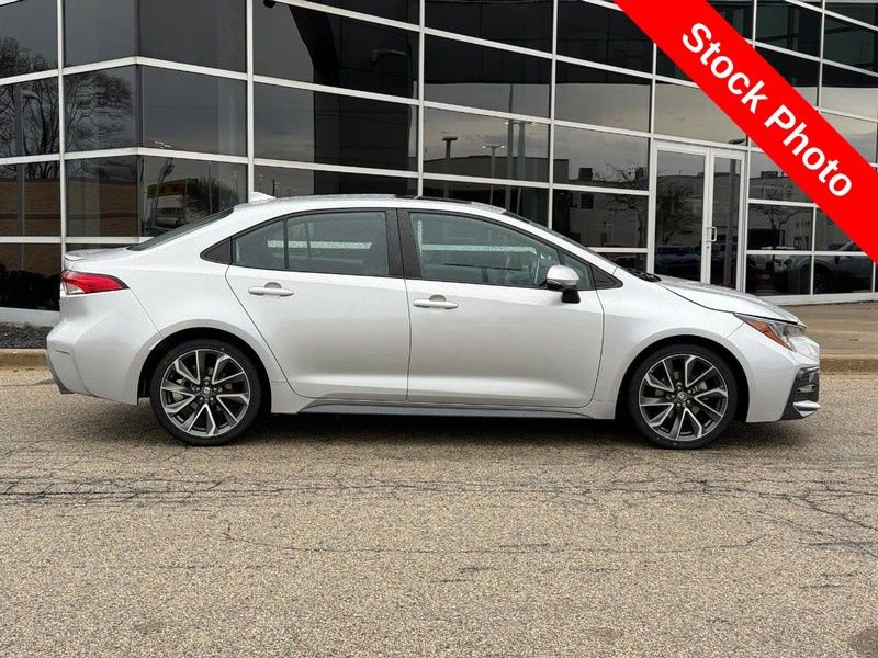 Used 2021 Toyota Corolla SE w/ SE Premium Package image 2