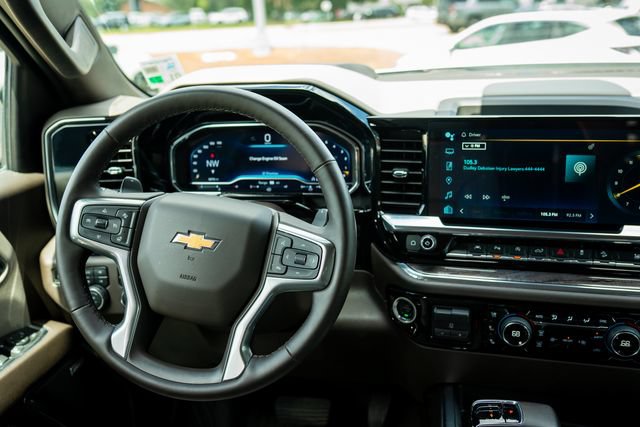 Used 2024 Chevrolet Silverado 1500 LTZ AWD/4WD image 6