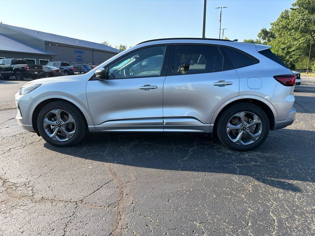 Used 2023 Ford Escape ST-Line w/ Tech Pack #1 FWD image 3