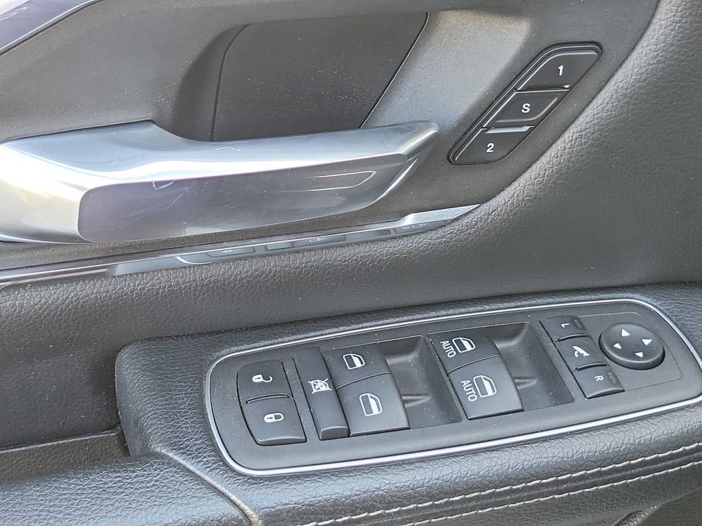 Used 2024 RAM 1500 Laramie AWD/4WD image 17