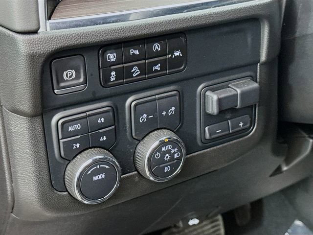 Used 2025 Chevrolet Suburban Z71 w/ Comfort Package image 13