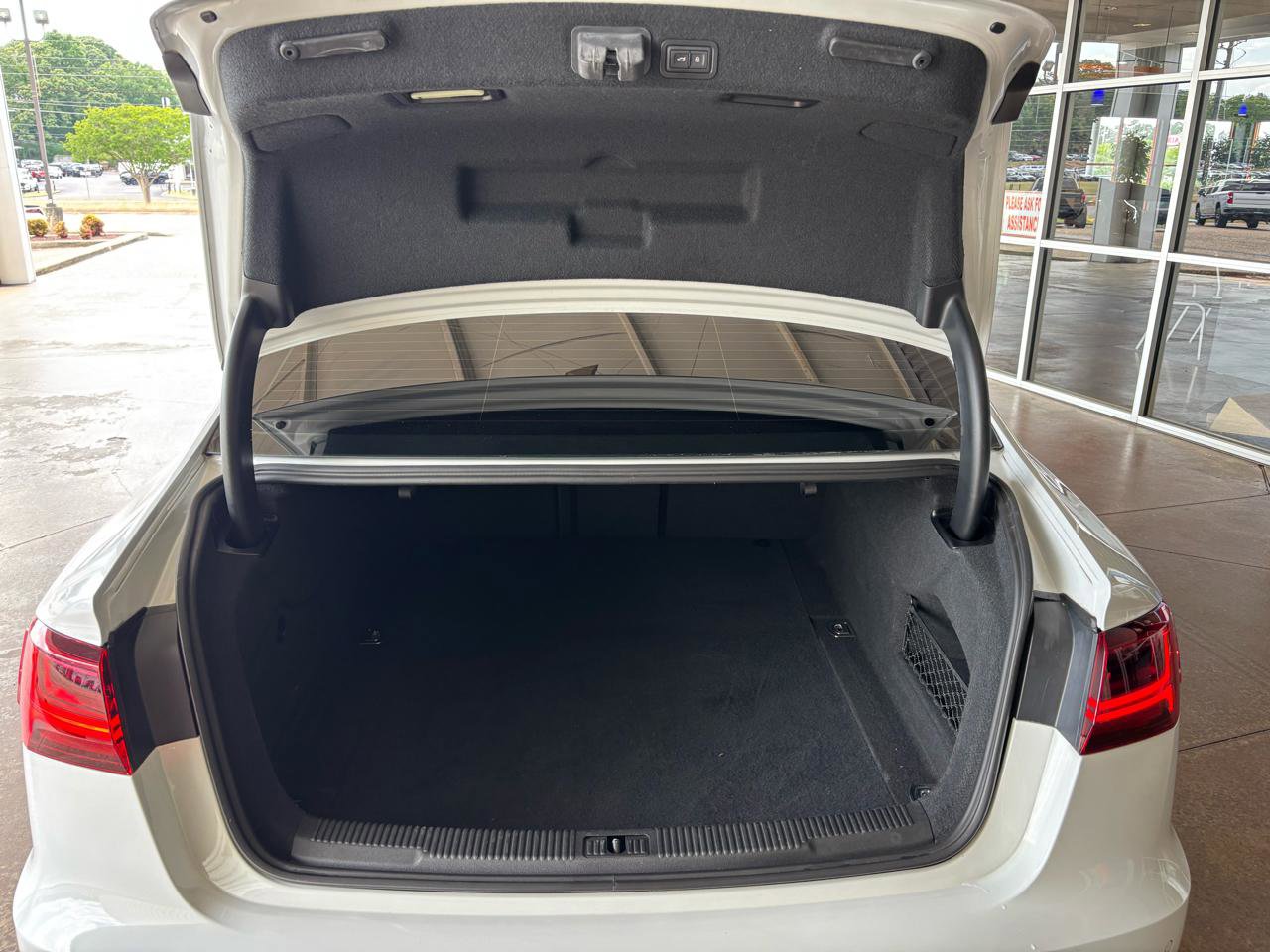 Used 2017 Audi S6 Prestige w/ Prestige Package image 28