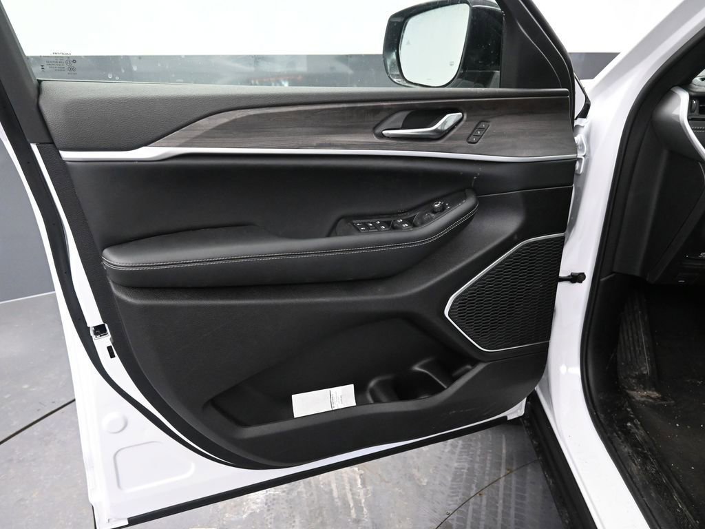 New 2026 Jeep Grand Cherokee Limited w/ Limited Altitude Package image 12