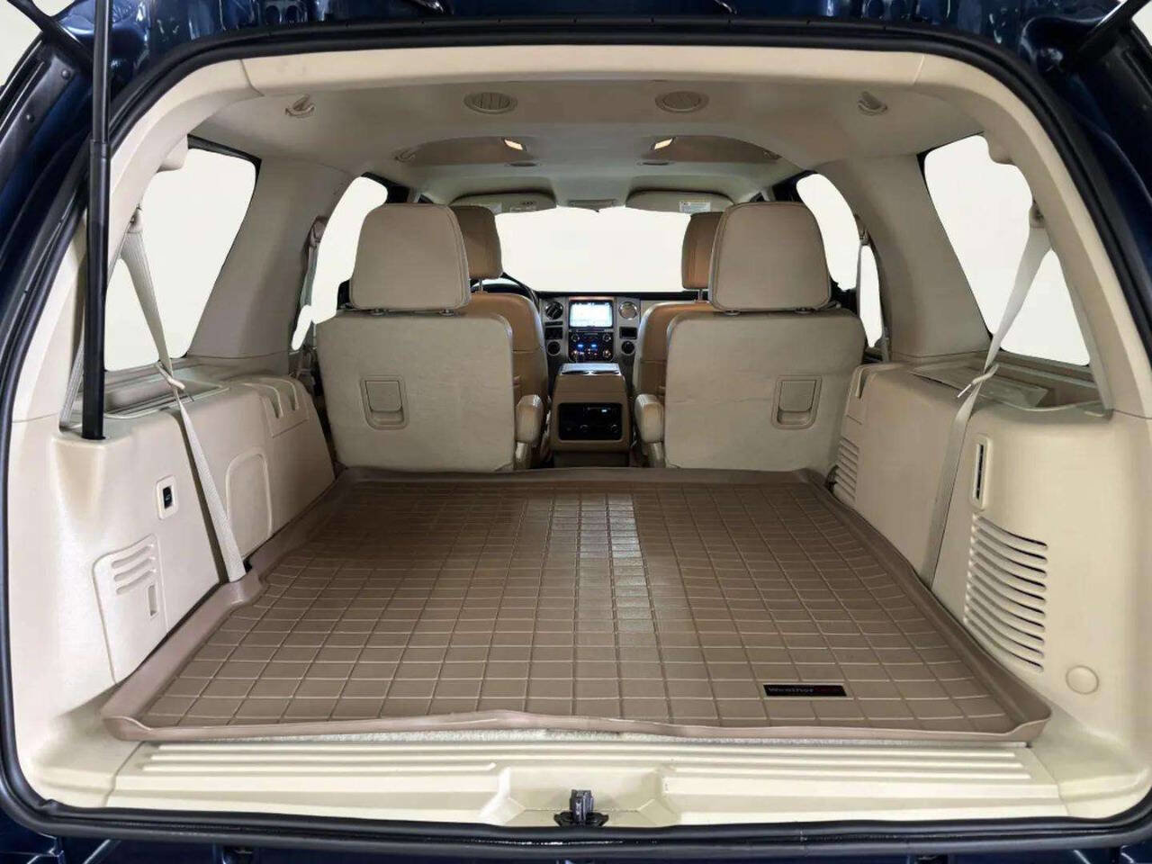 Used 2017 Ford Expedition XLT w/ Equipment Group 202A RWD image 17