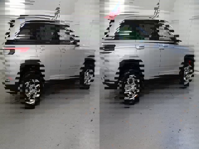 Certified 2023 Jeep Grand Cherokee Laredo X image 22