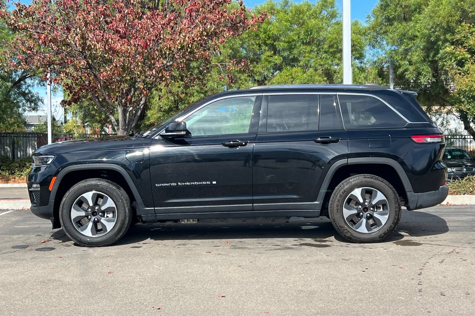Used 2024 Jeep Grand Cherokee Limited 4xe AWD/4WD image 7