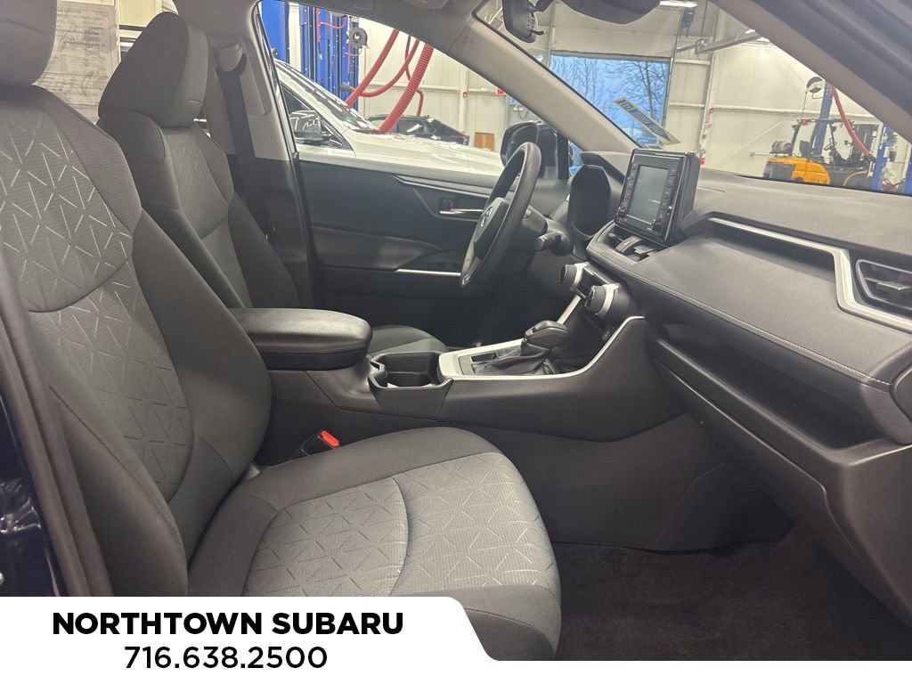 Used 2020 Toyota RAV4 XLE w/ Carpet Mat Package AWD/4WD image 4