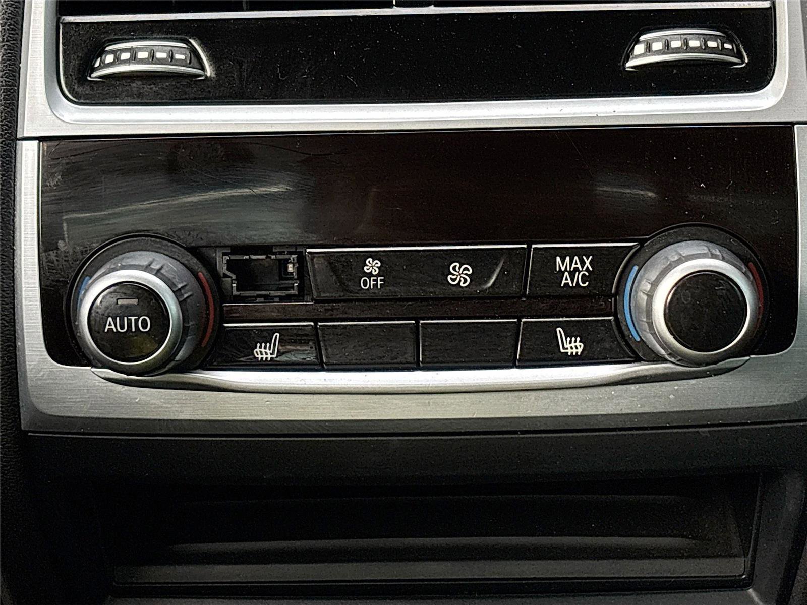 Used 2019 BMW 740e xDrive w/ M Sport Package image 29