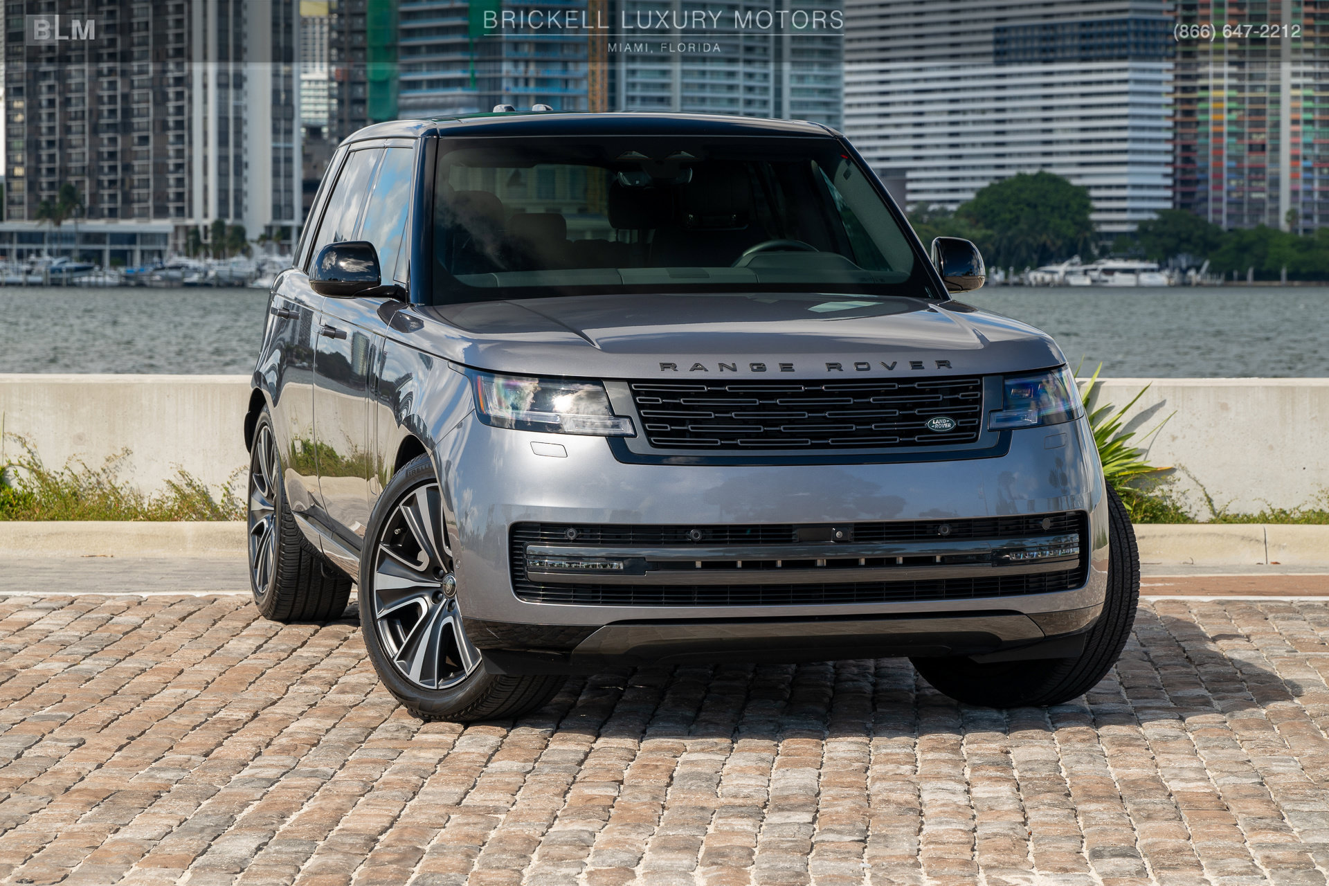 Used 2024 Land Rover Range Rover SE AWD/4WD image 2