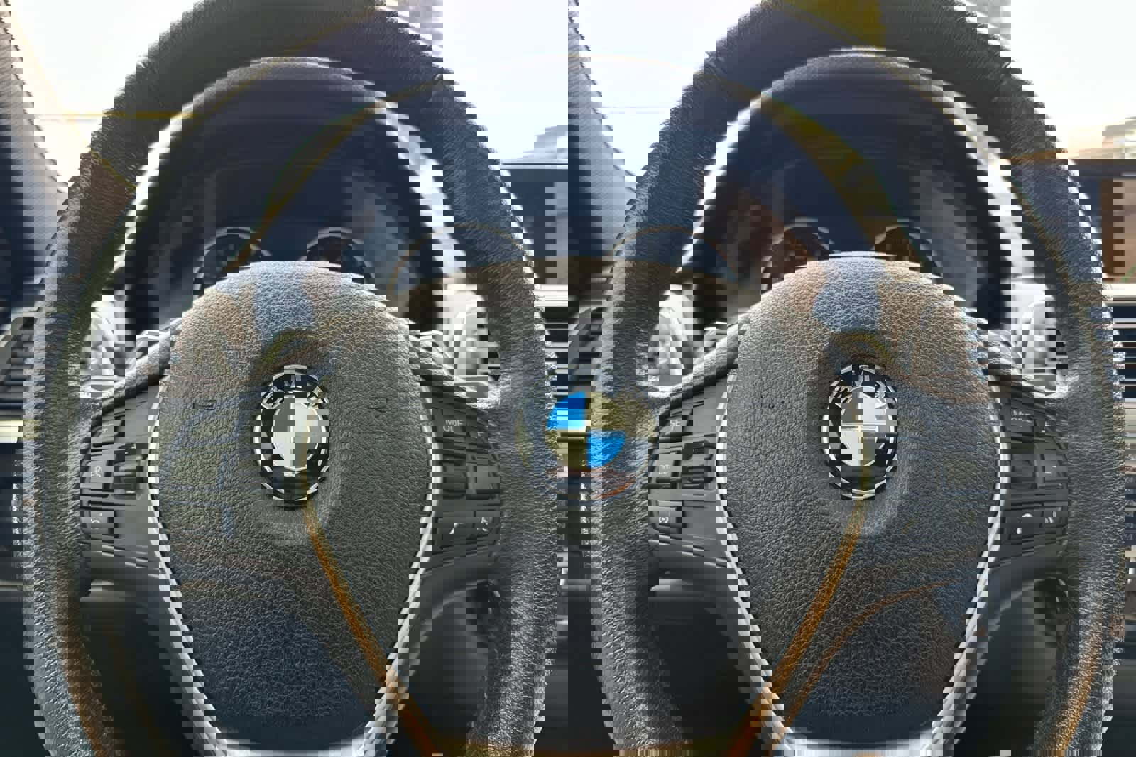 Used 2018 BMW 330e w/ Convenience Package image 26