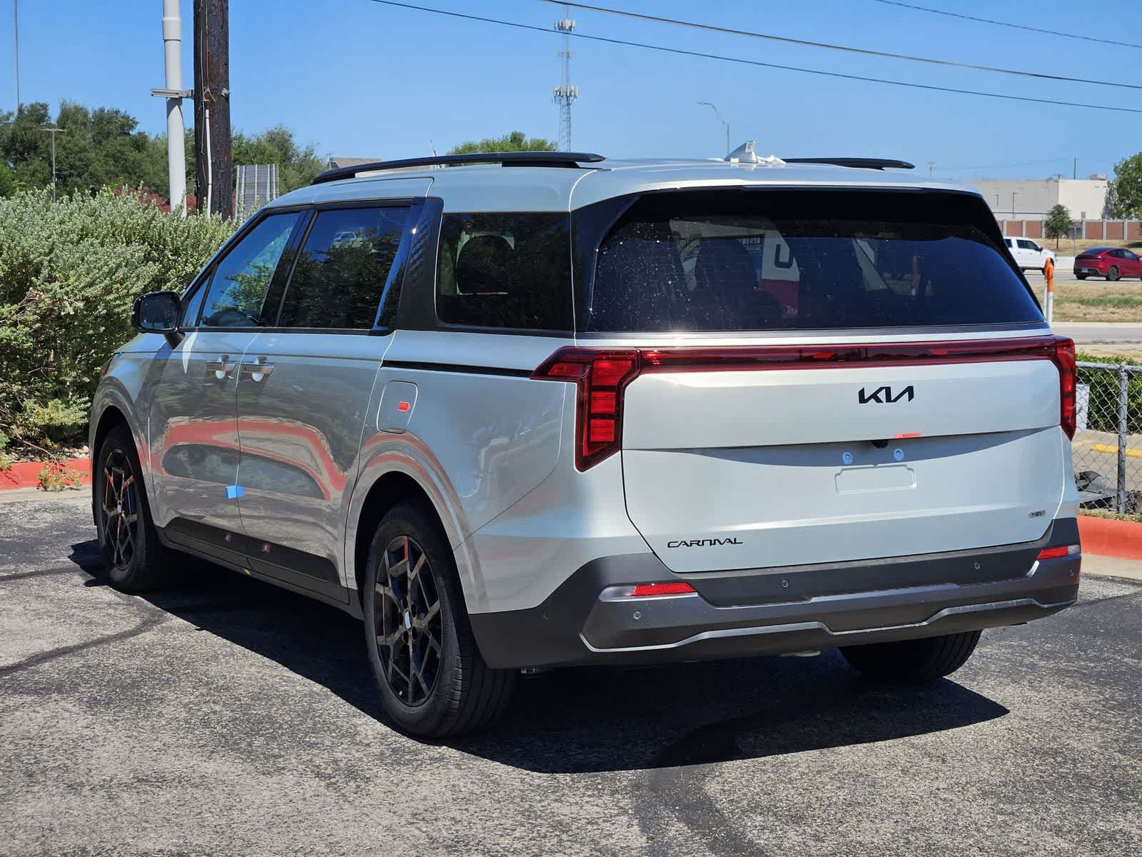 New 2027 Kia Carnival SX w/ Dark Edition Package FWD image 5