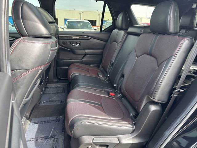 Certified 2025 Honda Pilot Black Edition image 24