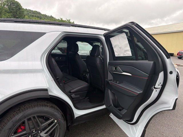 Used 2026 Ford Explorer ST-Line w/ ST-Line Street Pack AWD/4WD image 47