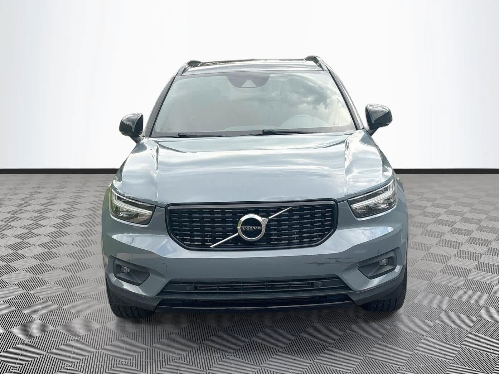 Used 2021 Volvo XC40 T5 R-Design w/ Climate Package AWD/4WD image 2