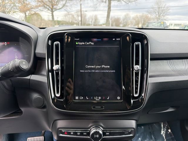 Used 2023 Volvo XC40 Recharge Plus image 22