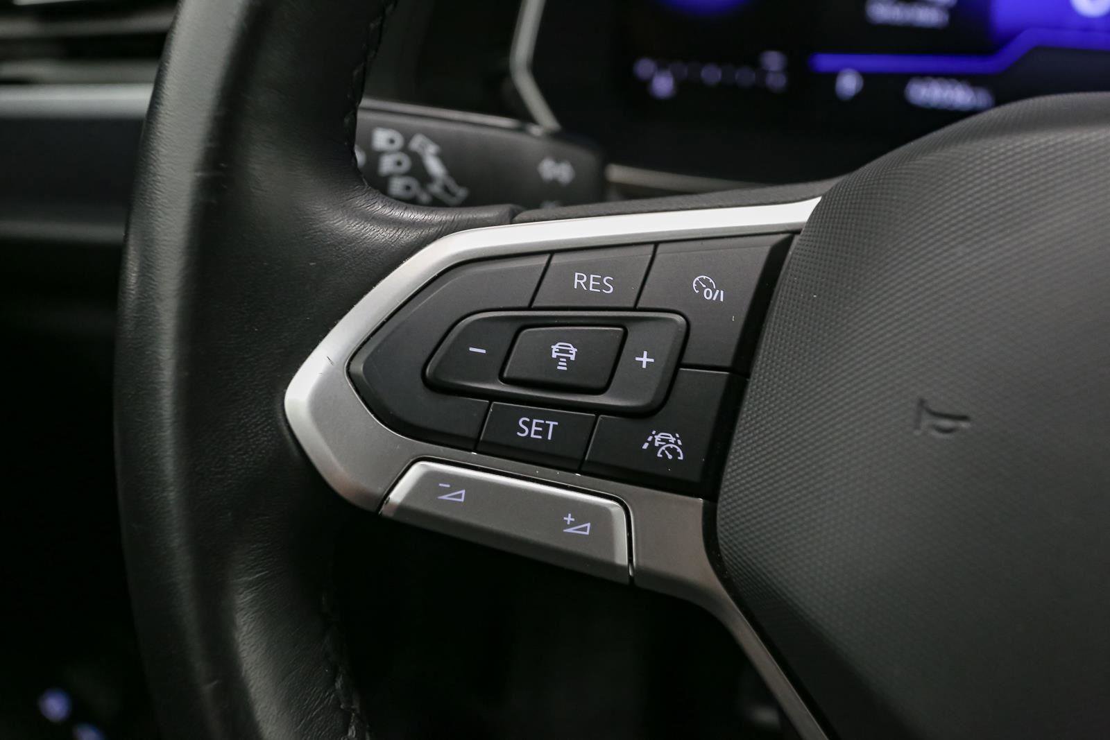 Used 2024 Volkswagen Jetta SE image 38