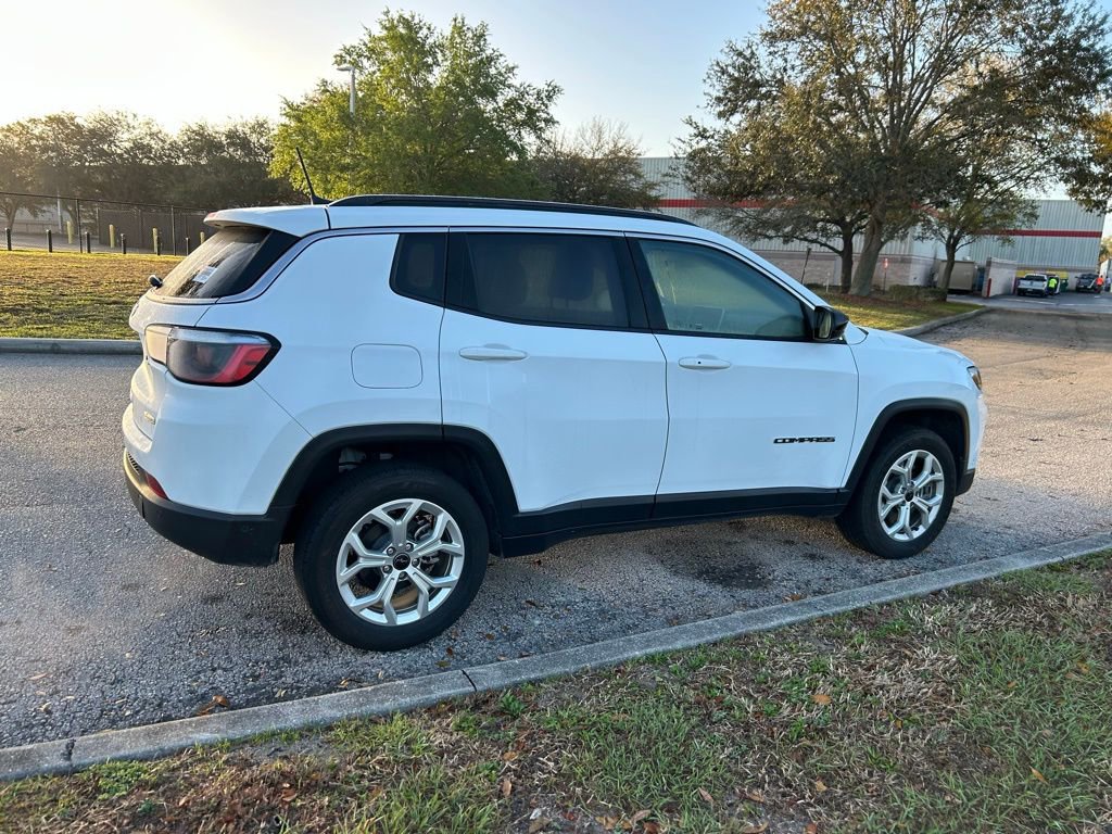 Used 2025 Jeep Compass Latitude w/ Convenience Group image 5