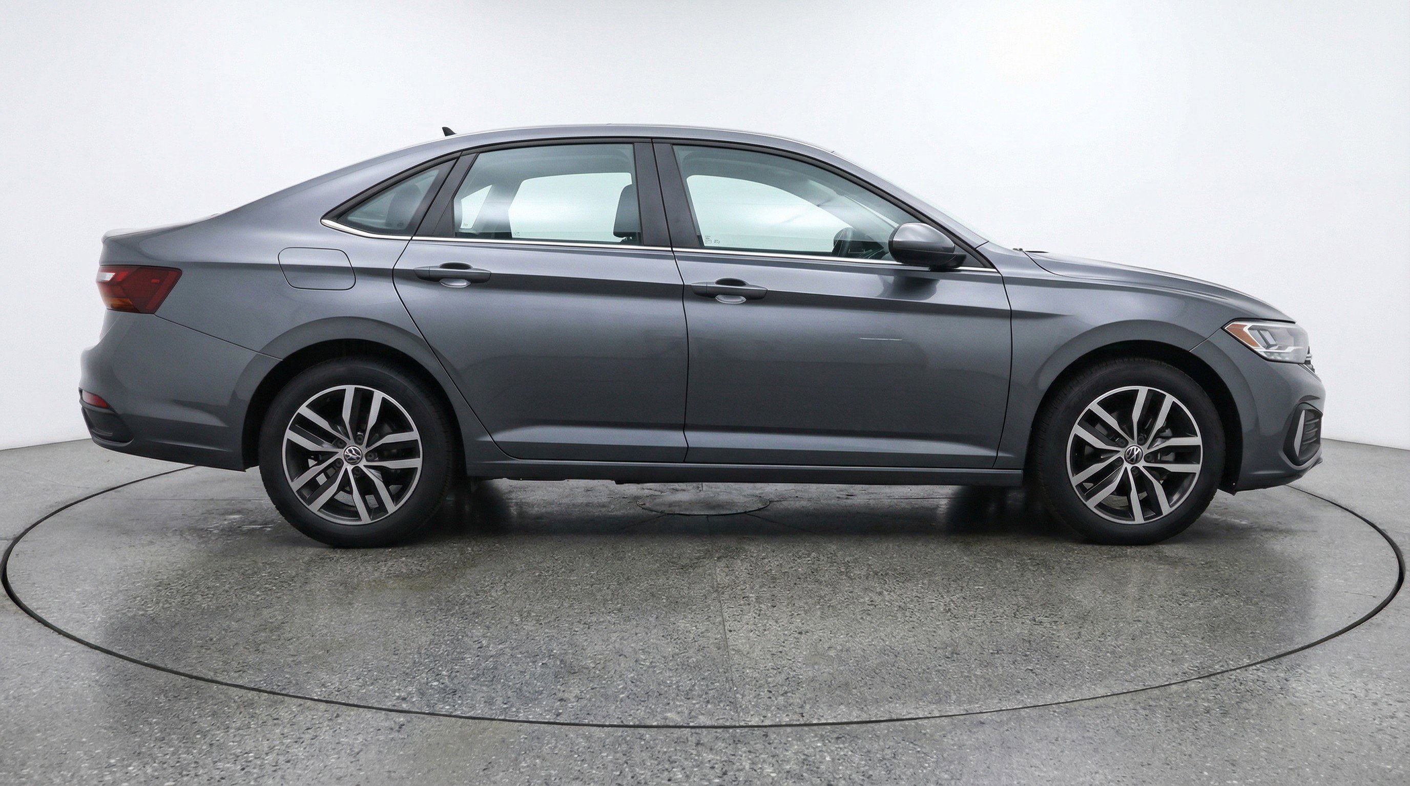 Used 2025 Volkswagen Jetta SE FWD image 11