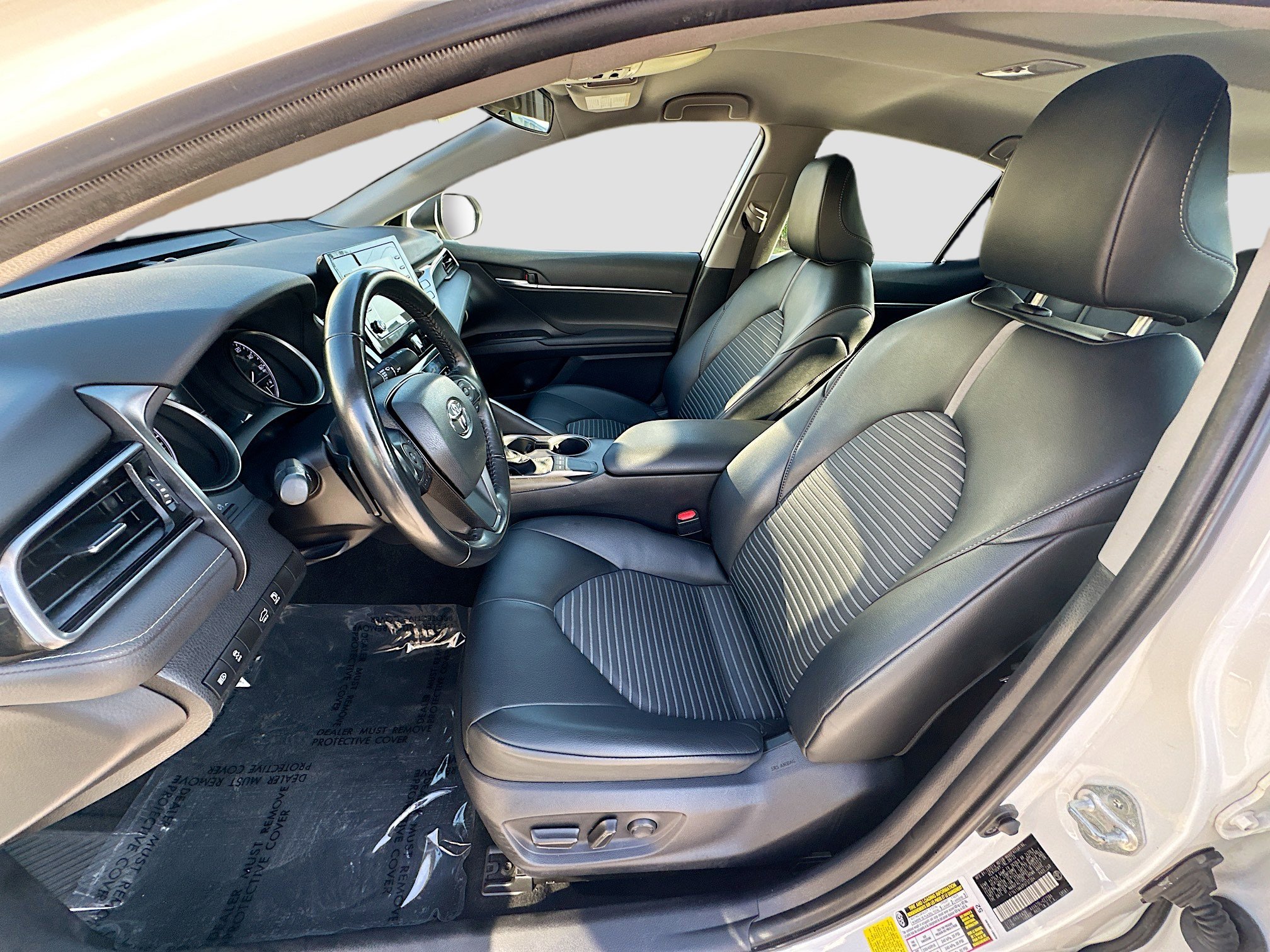 Used 2023 Toyota Camry SE image 19