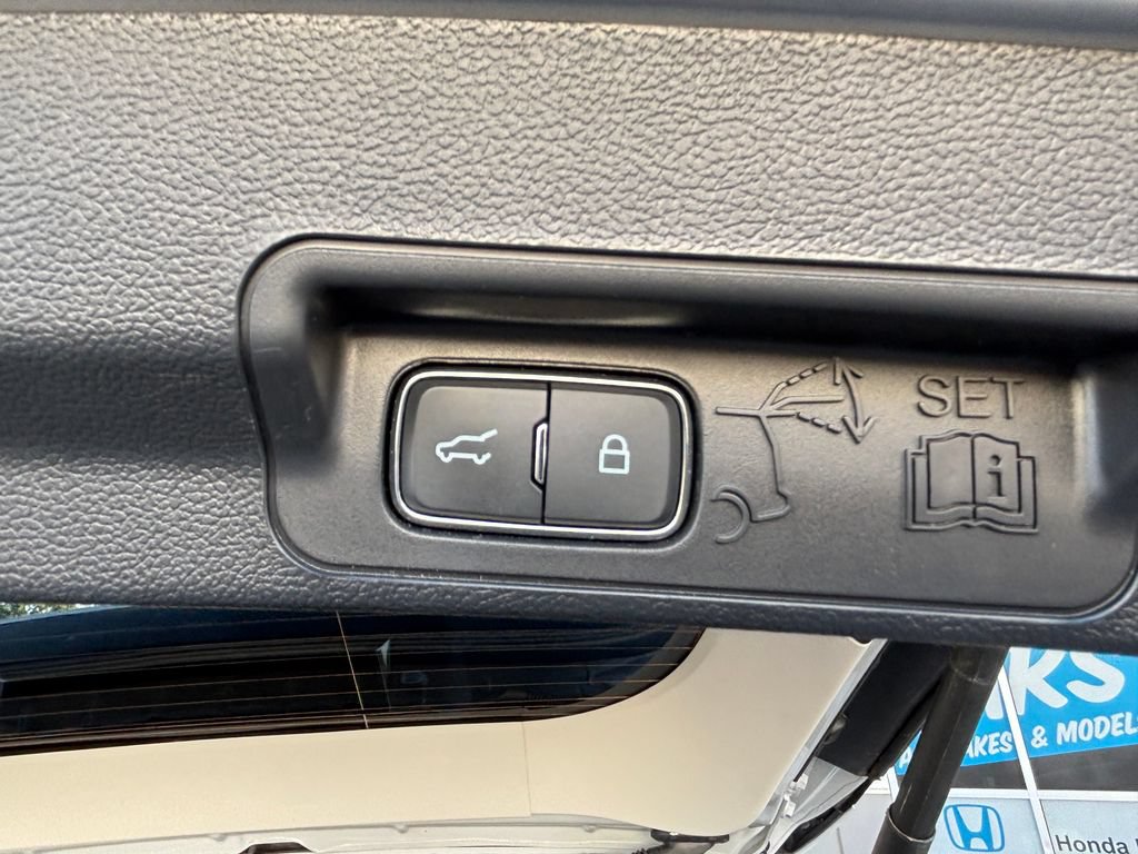 Used 2025 Ford Explorer Active AWD/4WD image 31