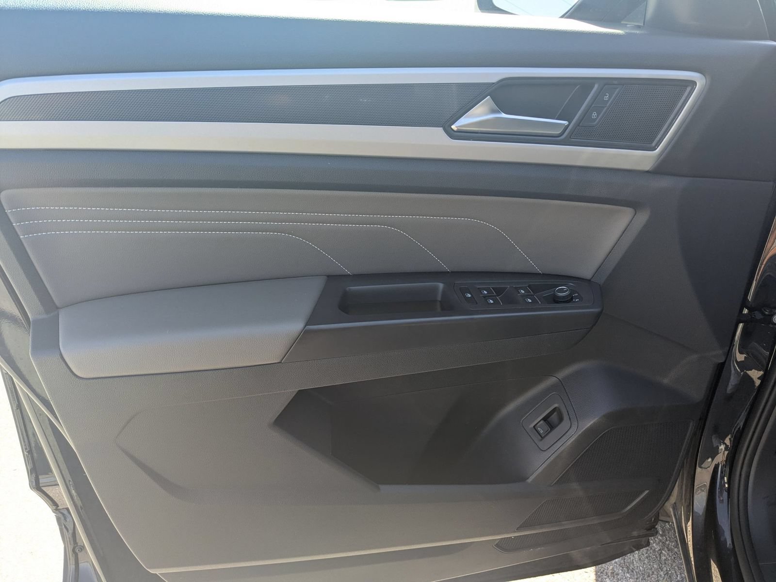 Used 2023 Volkswagen Atlas Cross Sport SEL AWD/4WD image 11