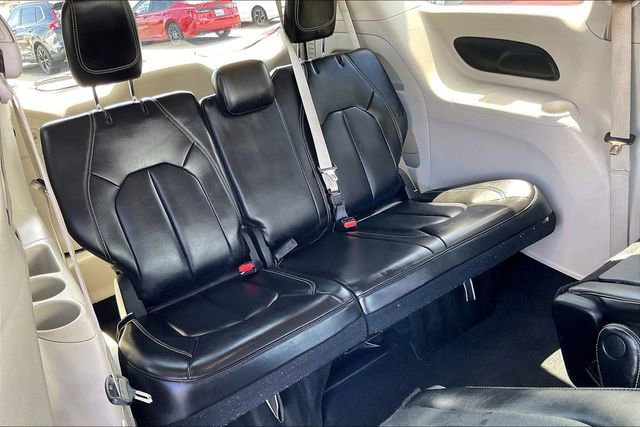 Used 2023 Chrysler Pacifica Touring-L FWD image 35