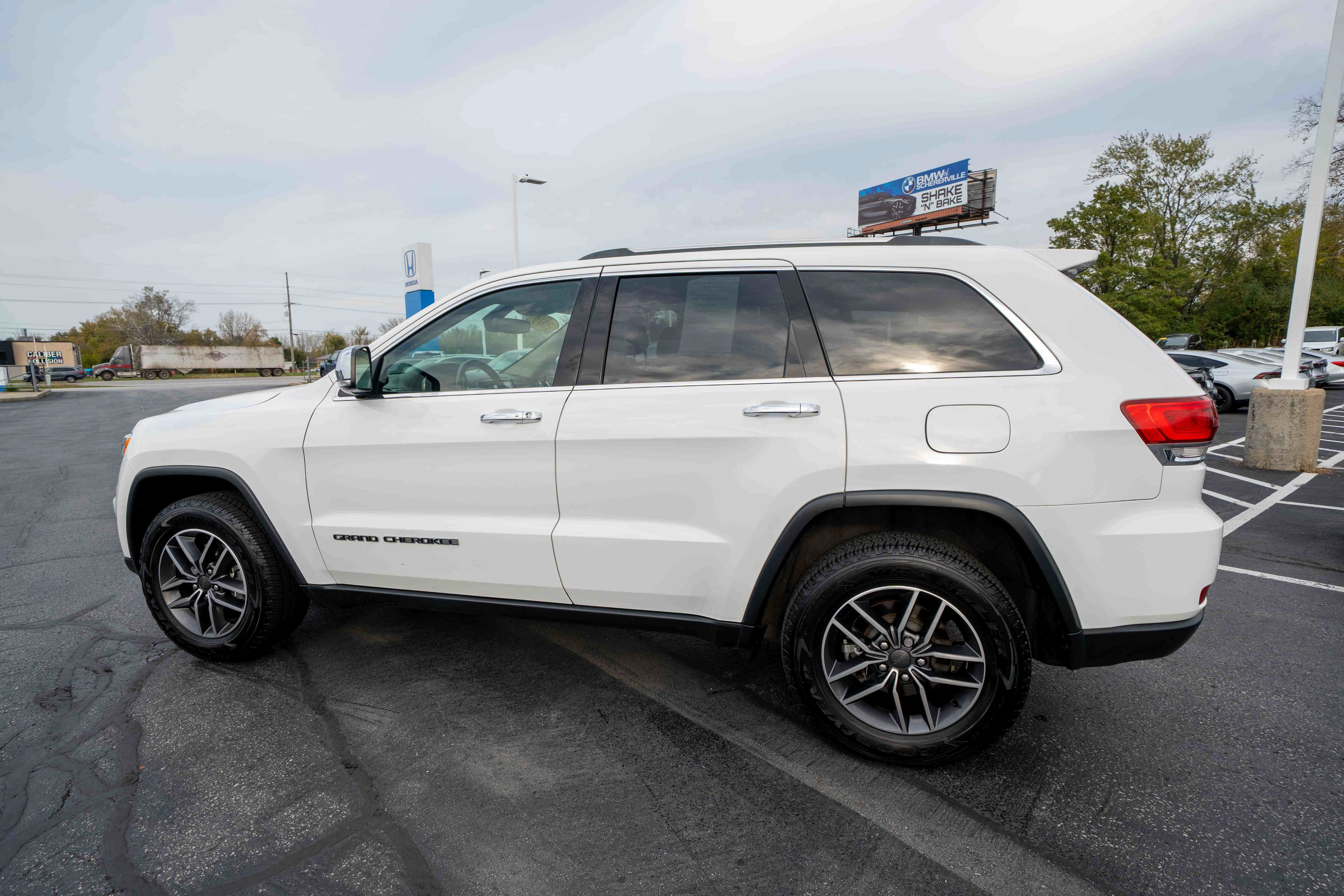 Used 2019 Jeep Grand Cherokee Limited AWD/4WD image 4