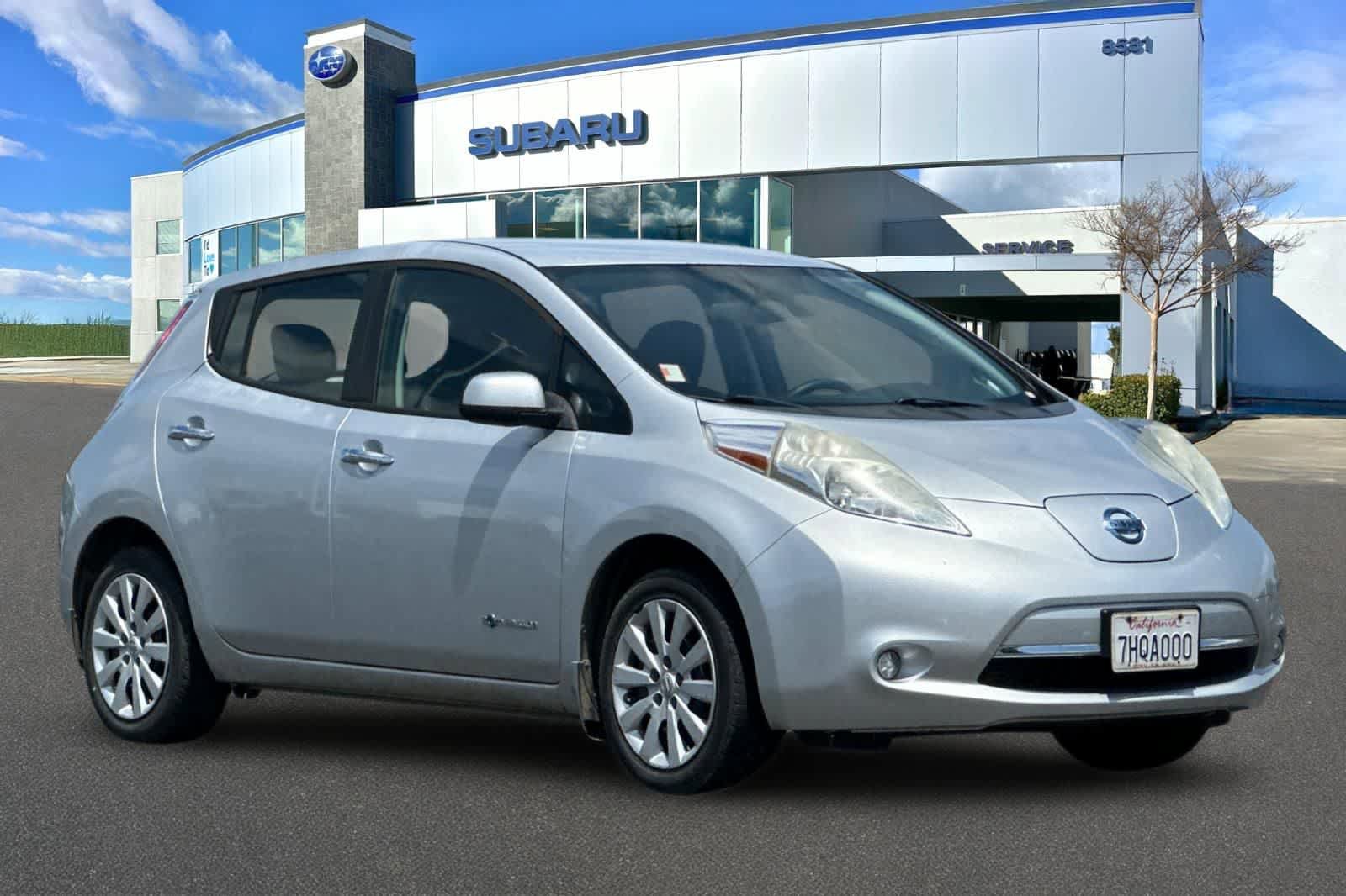 Used 2015 Nissan Leaf S w/ Charge Package FWD image 5
