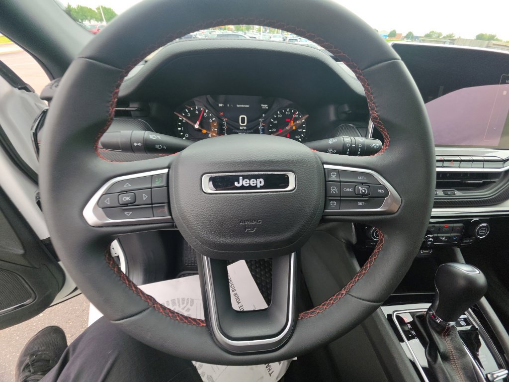 Used 2025 Jeep Compass Trailhawk AWD/4WD image 16