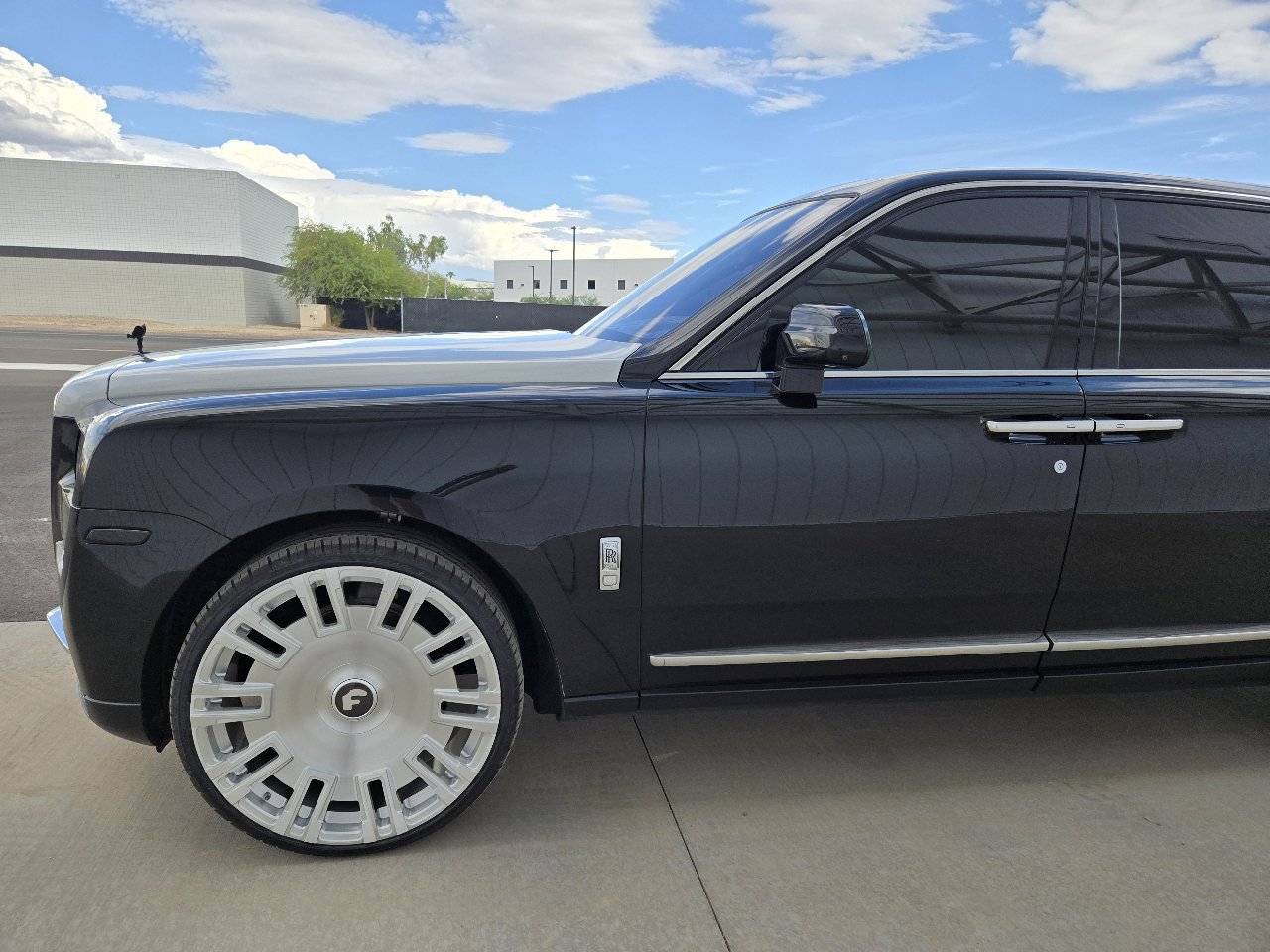 Used 2020 Rolls-Royce Cullinan Black Badge image 22